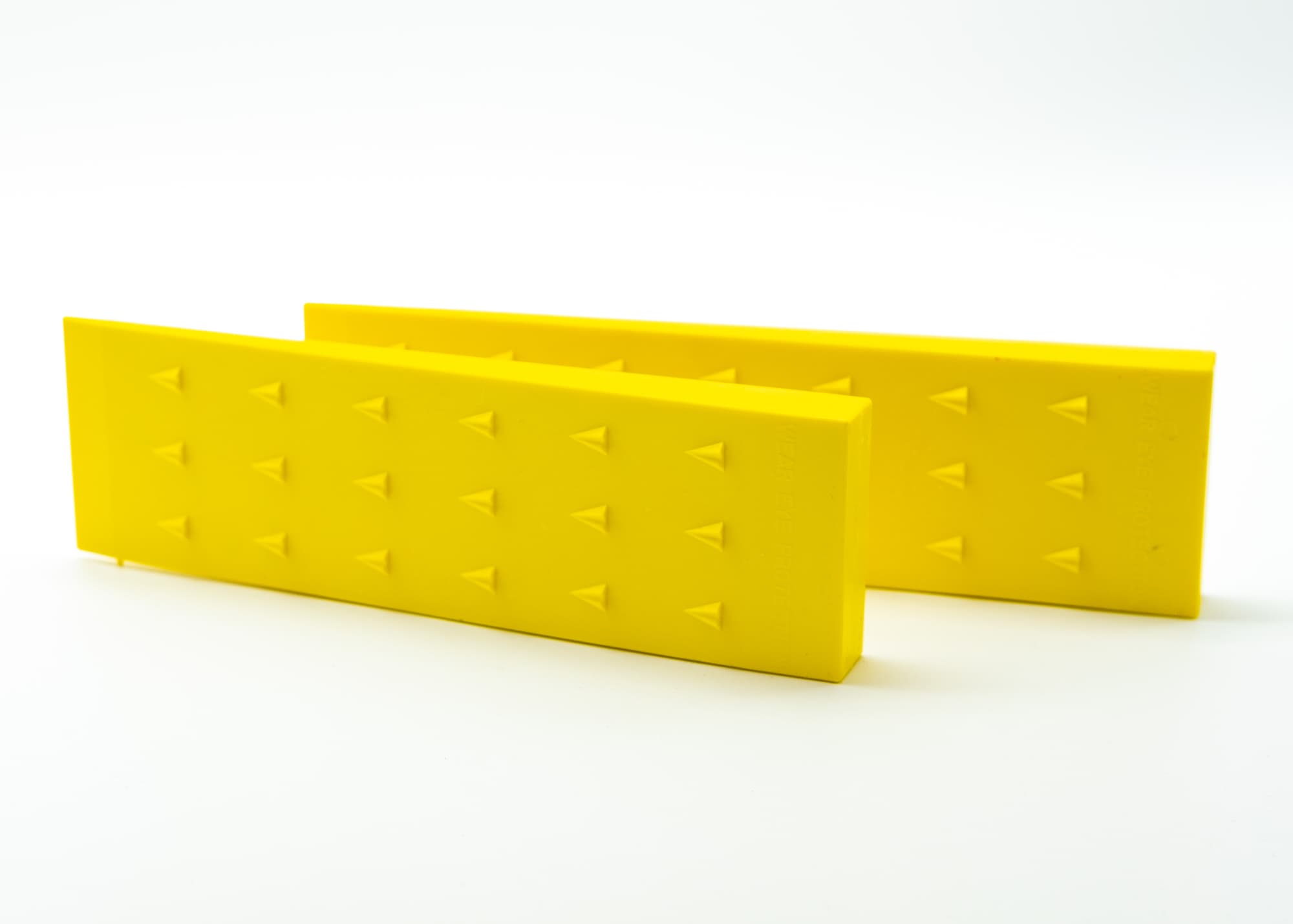 SPIKED HARDBODY WEDGE